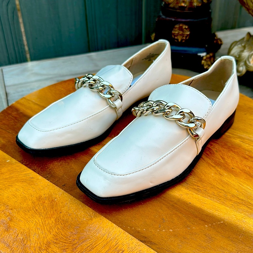 Nine West Onxe Chain Loafers 5 M White NWT Flats Academia Office Career Preppy
